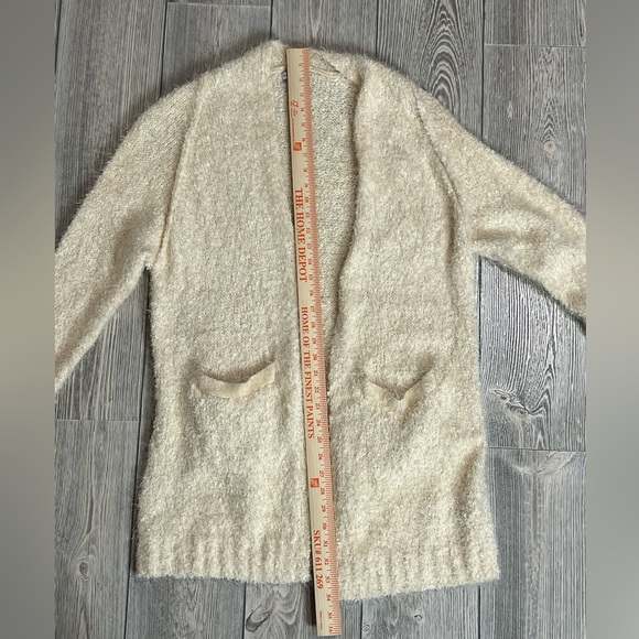 Crescent Cream Colored Fuzzy Knit Open Cardigan with Pockets Size Small - Picture 7 of 8